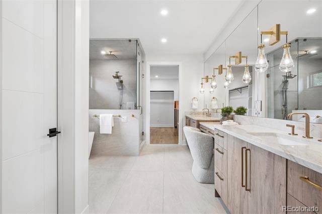 2821 E Cedar Avenue Unit: 12