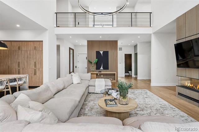 2821 E Cedar Avenue Unit: 12