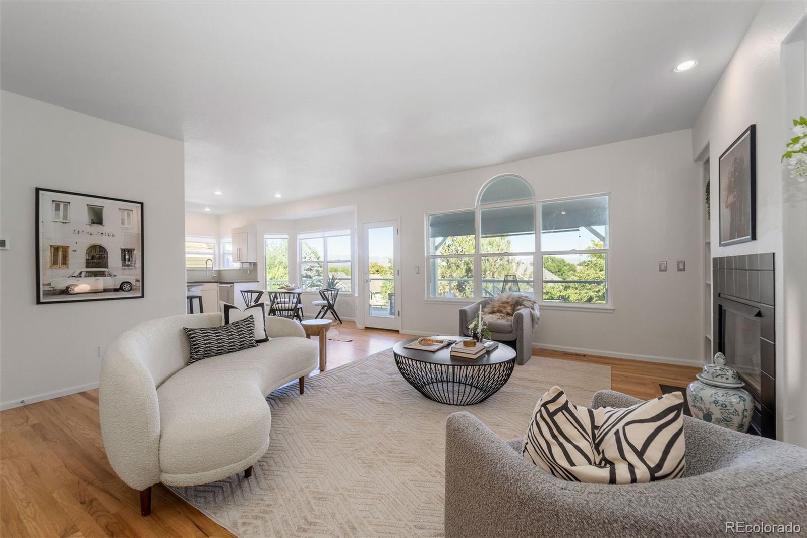 2437 W Sunset Drive