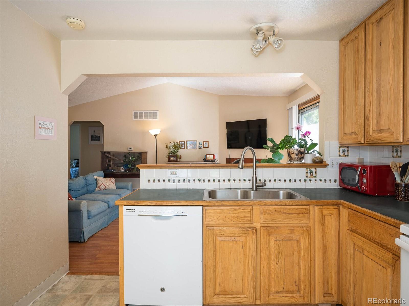 5733 W 76th Drive