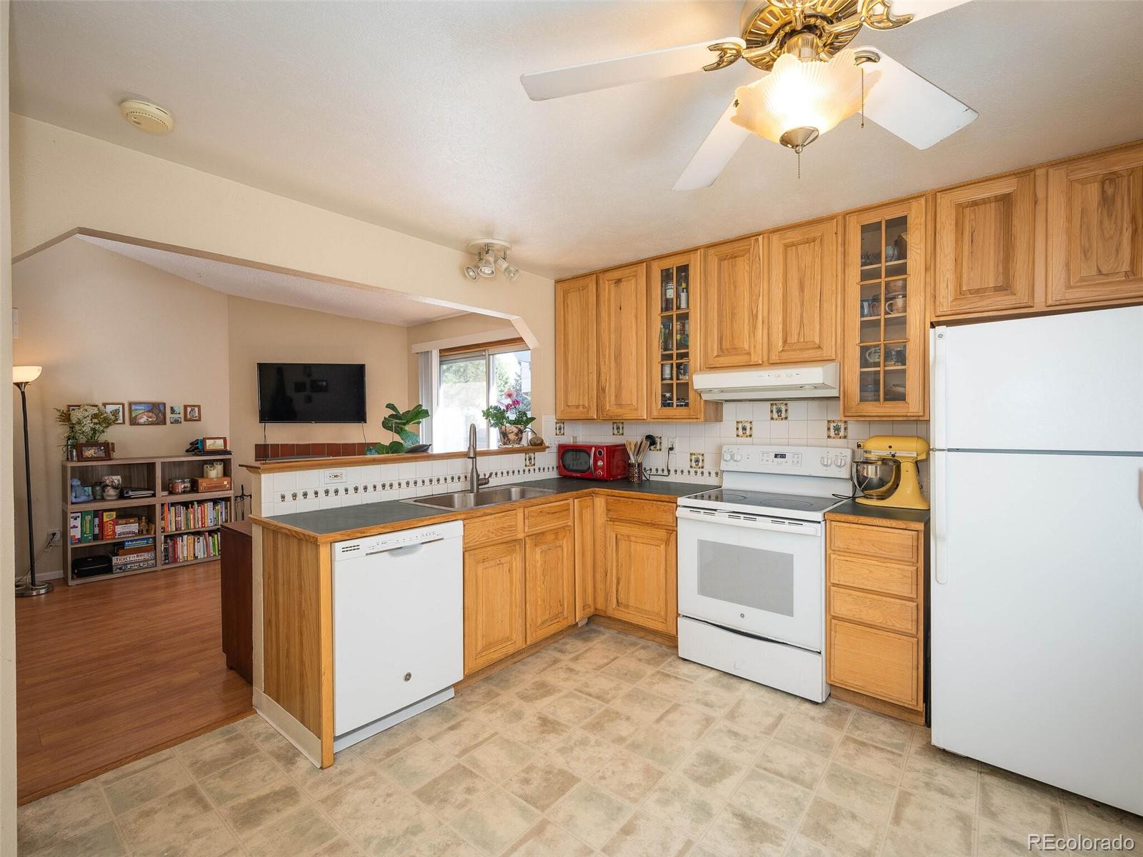 5733 W 76th Drive