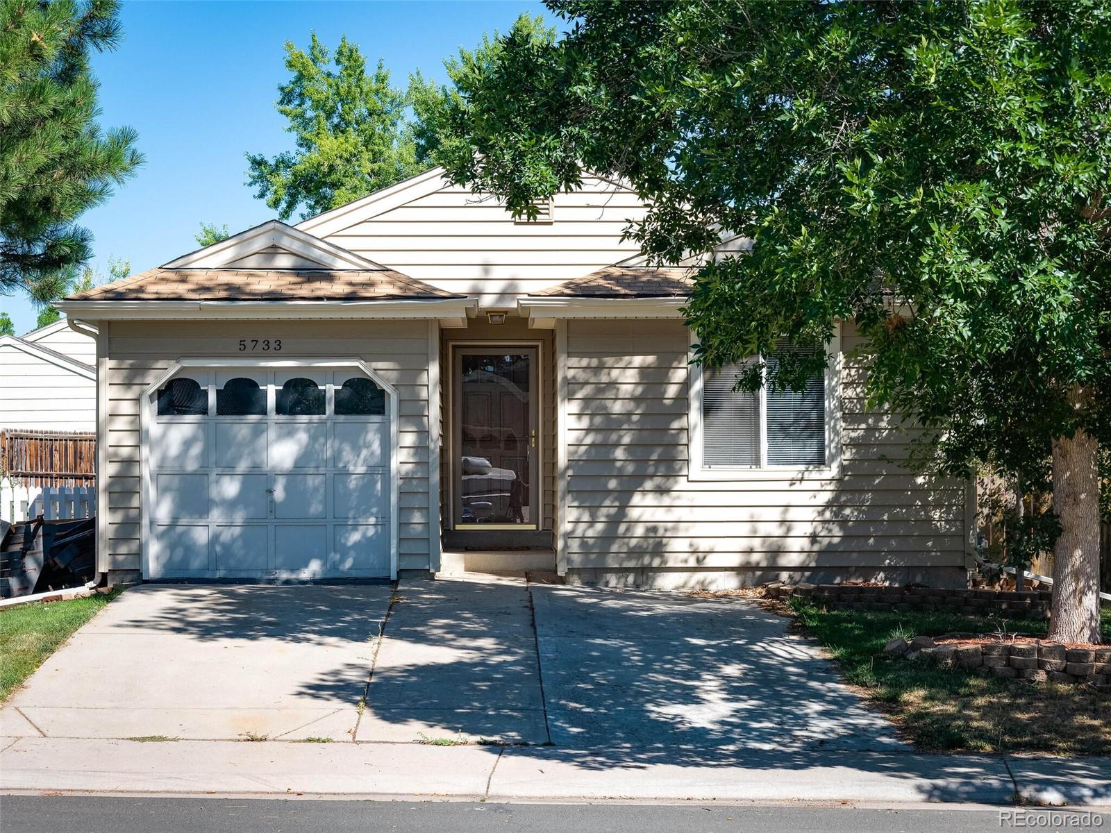 5733 W 76th Drive