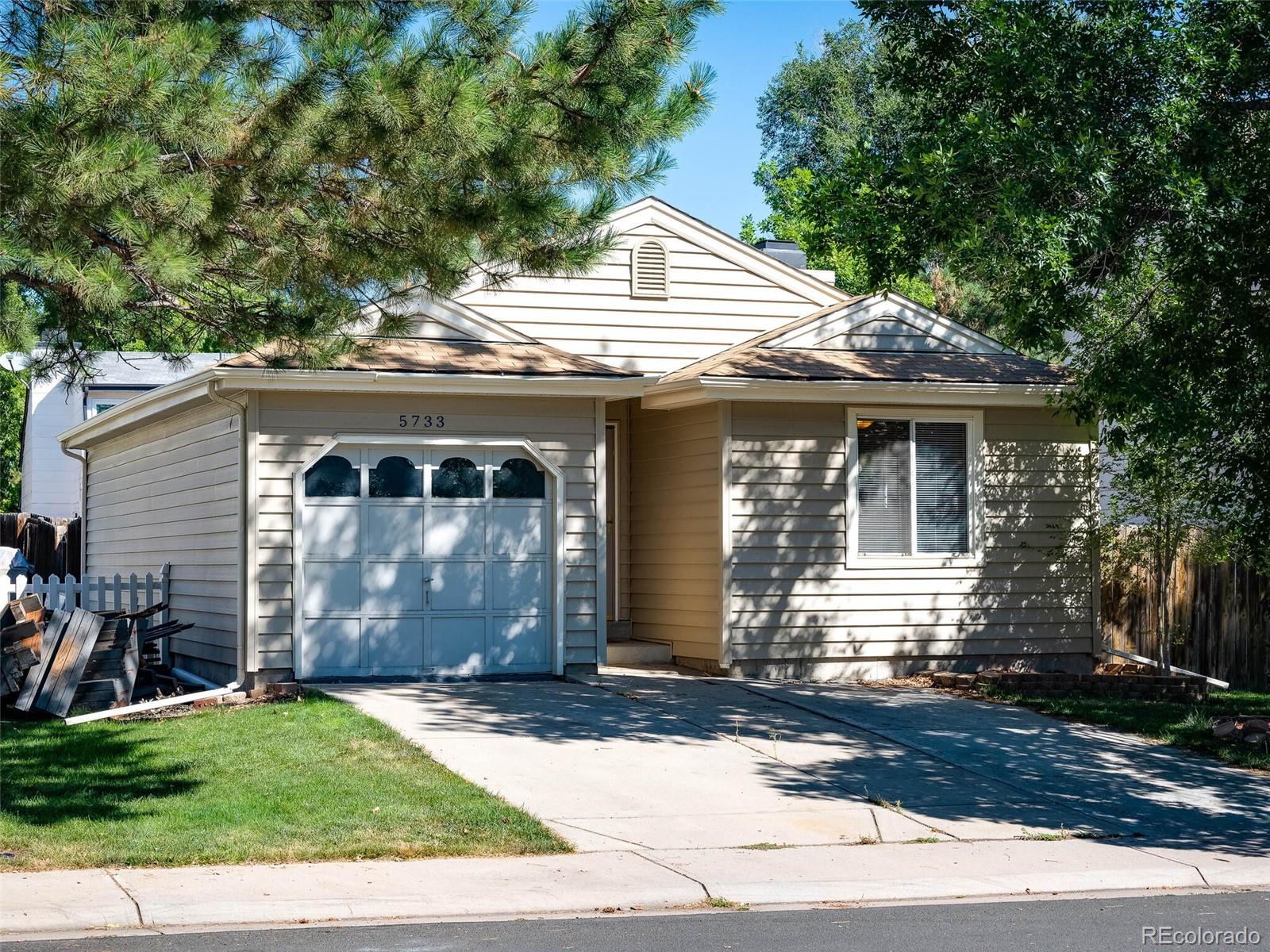 5733 W 76th Drive