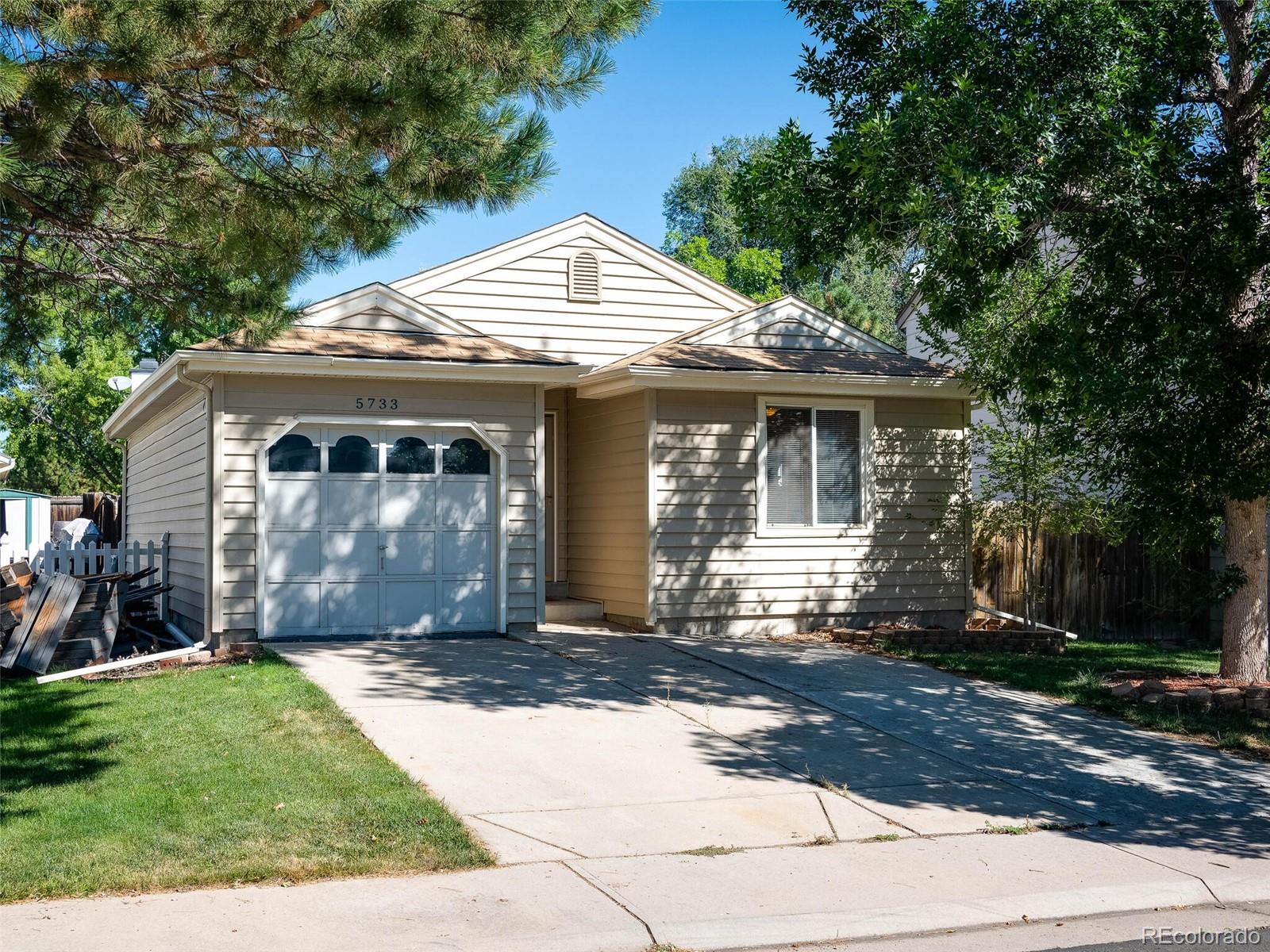 5733 W 76th Drive