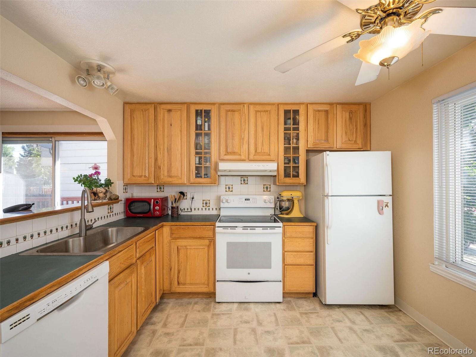 5733 W 76th Drive