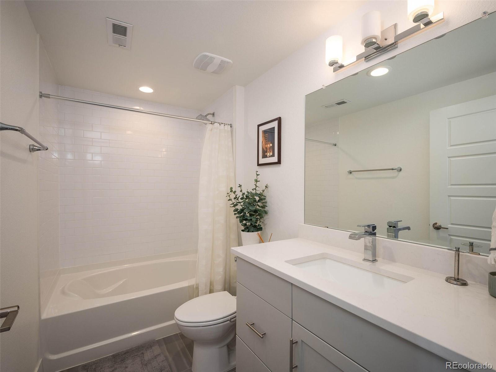 6818 E Lowry Boulevard Unit: 301