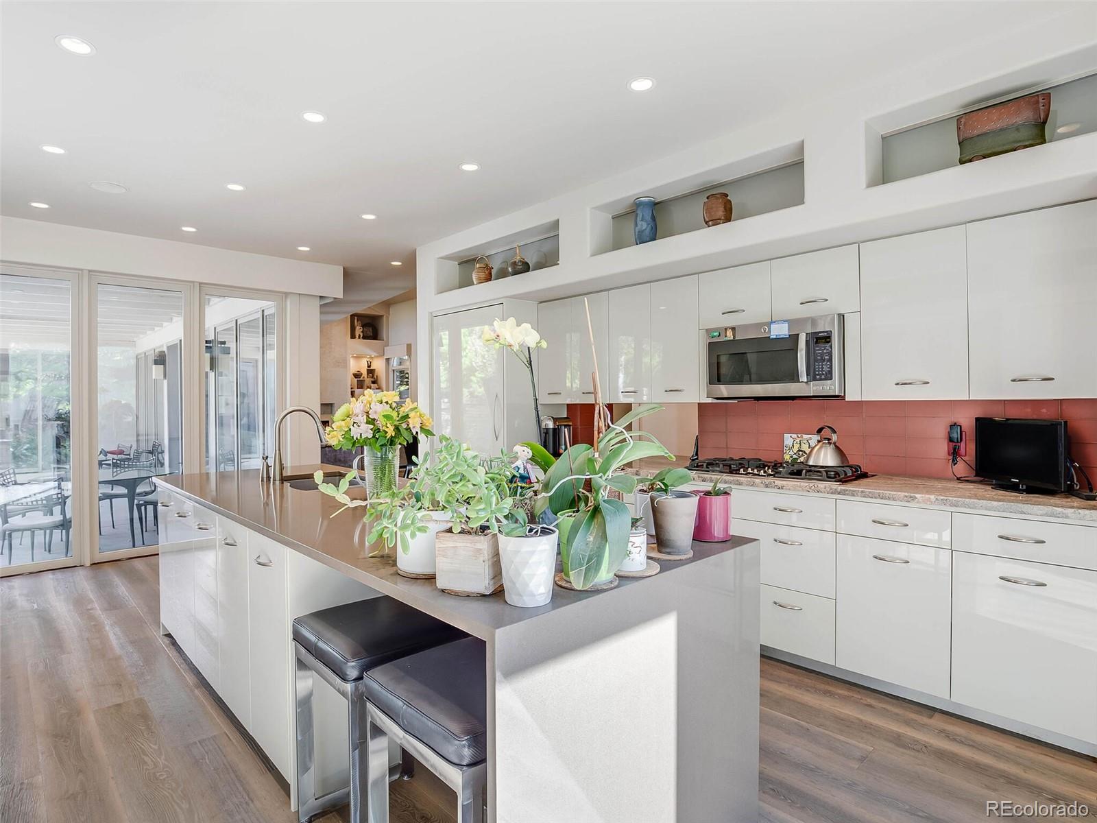 400 S Steele Street Unit: 3