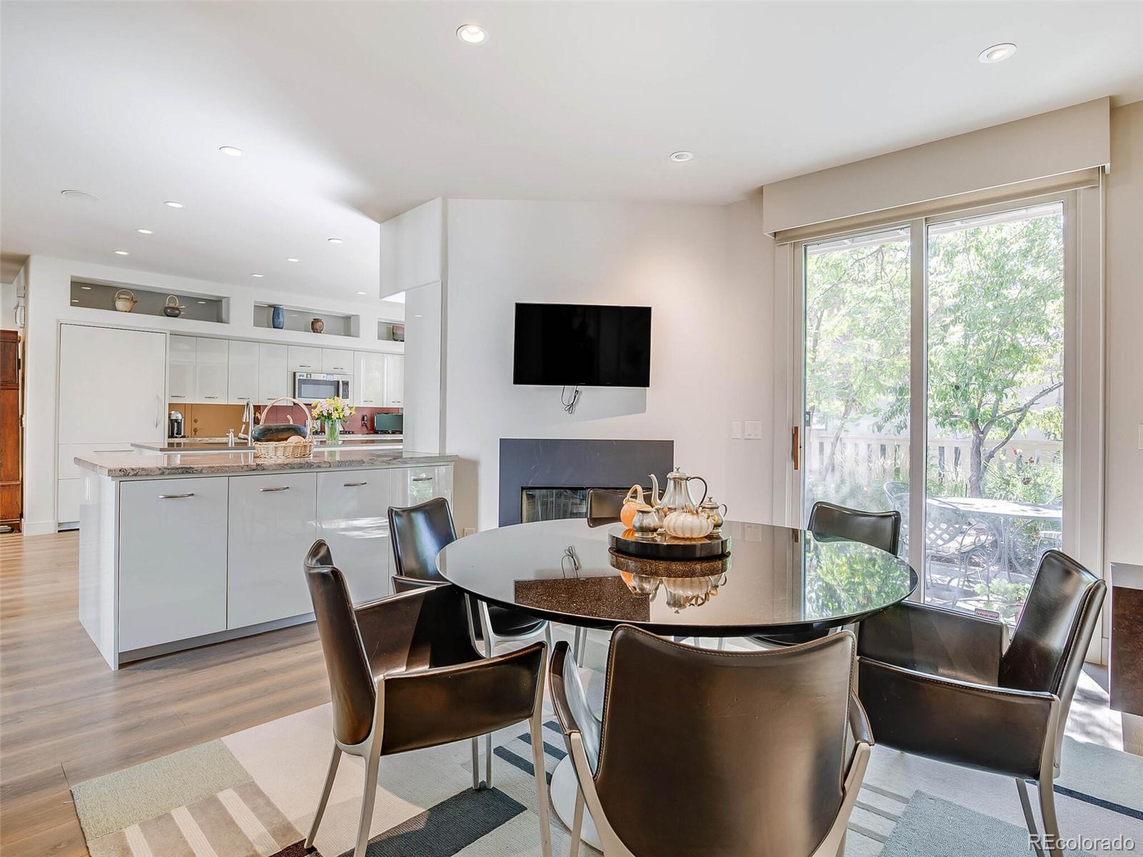 400 S Steele Street Unit: 3