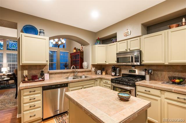 8300 Fairmount Drive Unit: QQ102