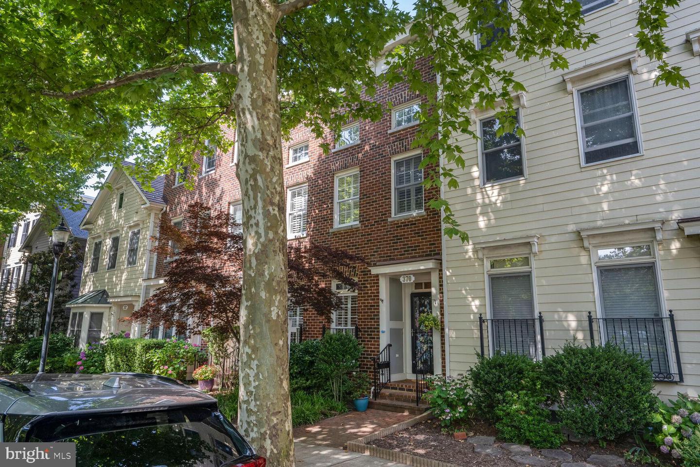 370 Hart Rd