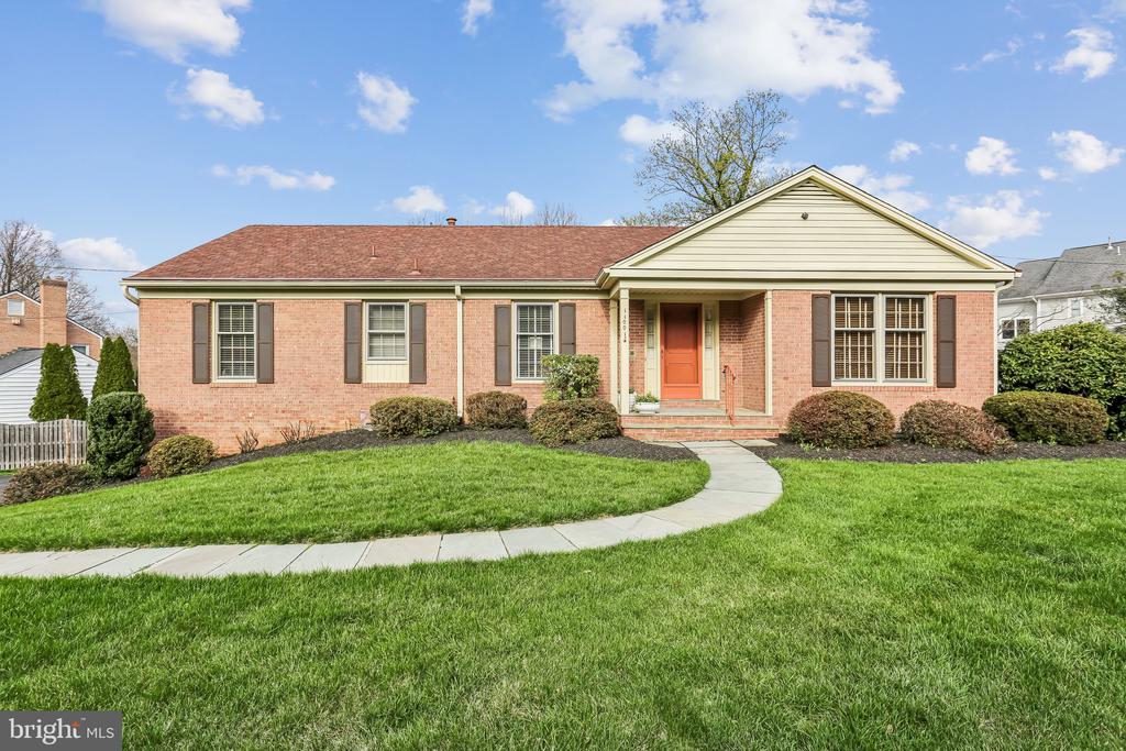 11001 ROSEMONT DRIVE