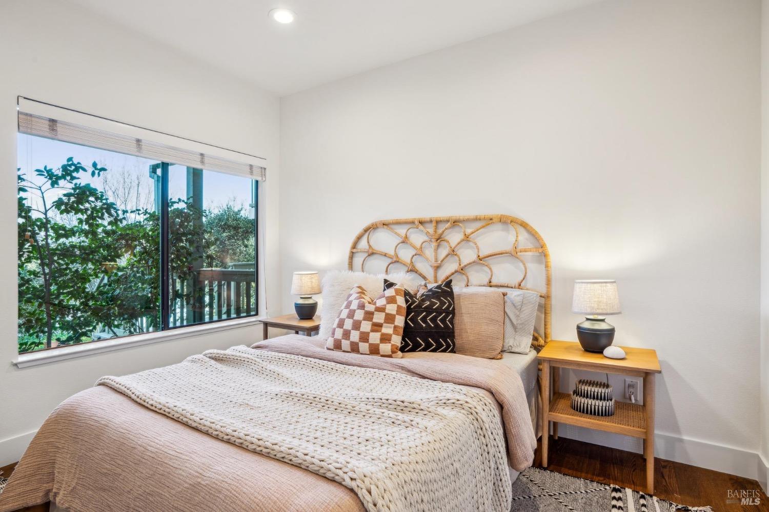 84 Eucalyptus Knoll St