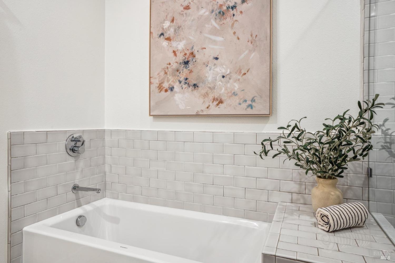 84 Eucalyptus Knoll St