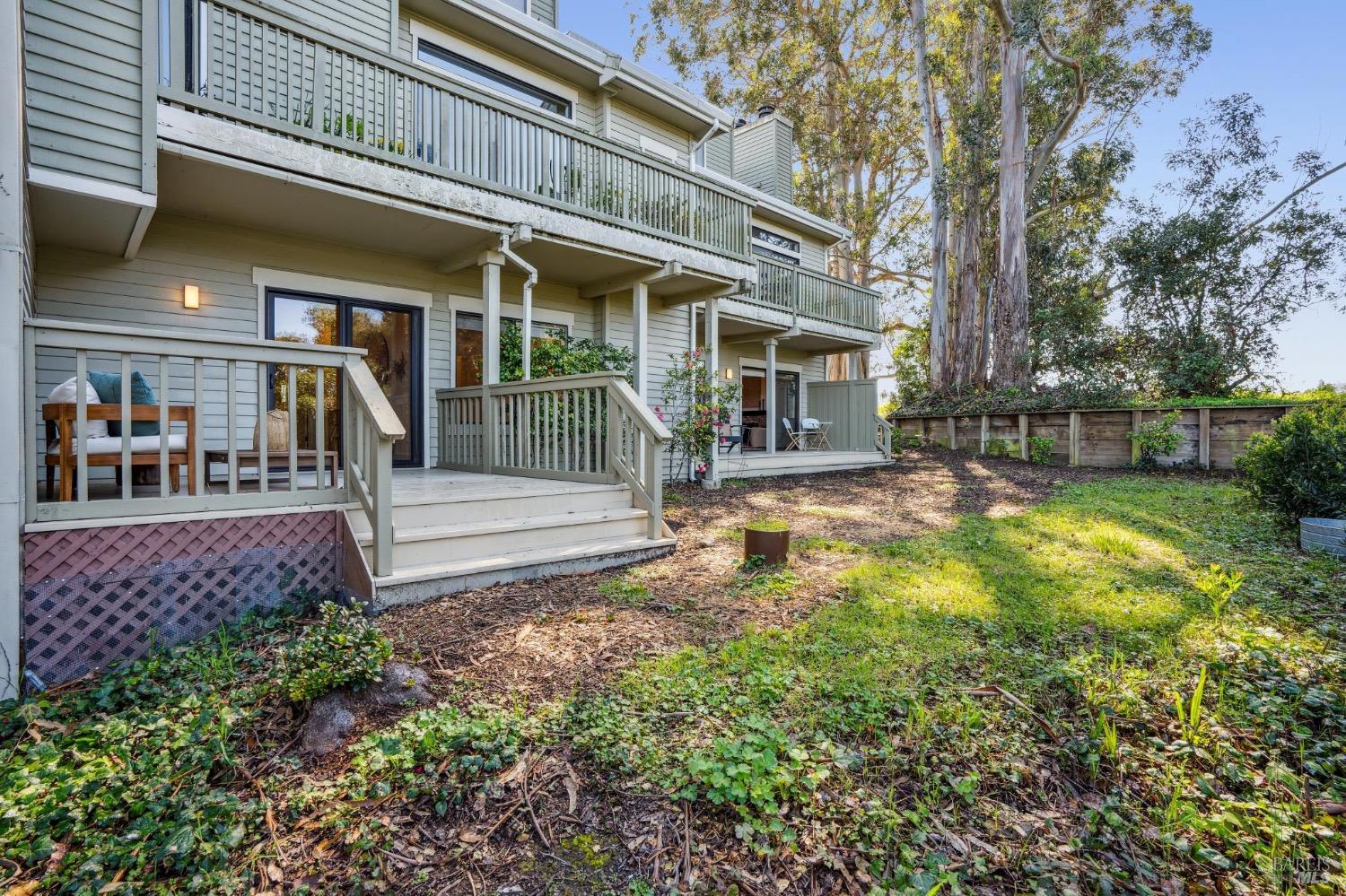 84 Eucalyptus Knoll St