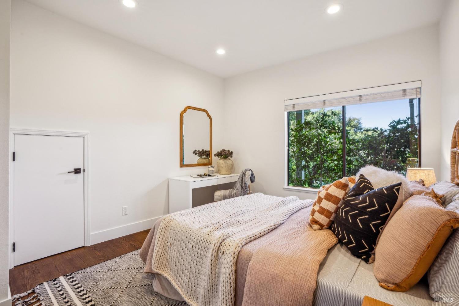 84 Eucalyptus Knoll St