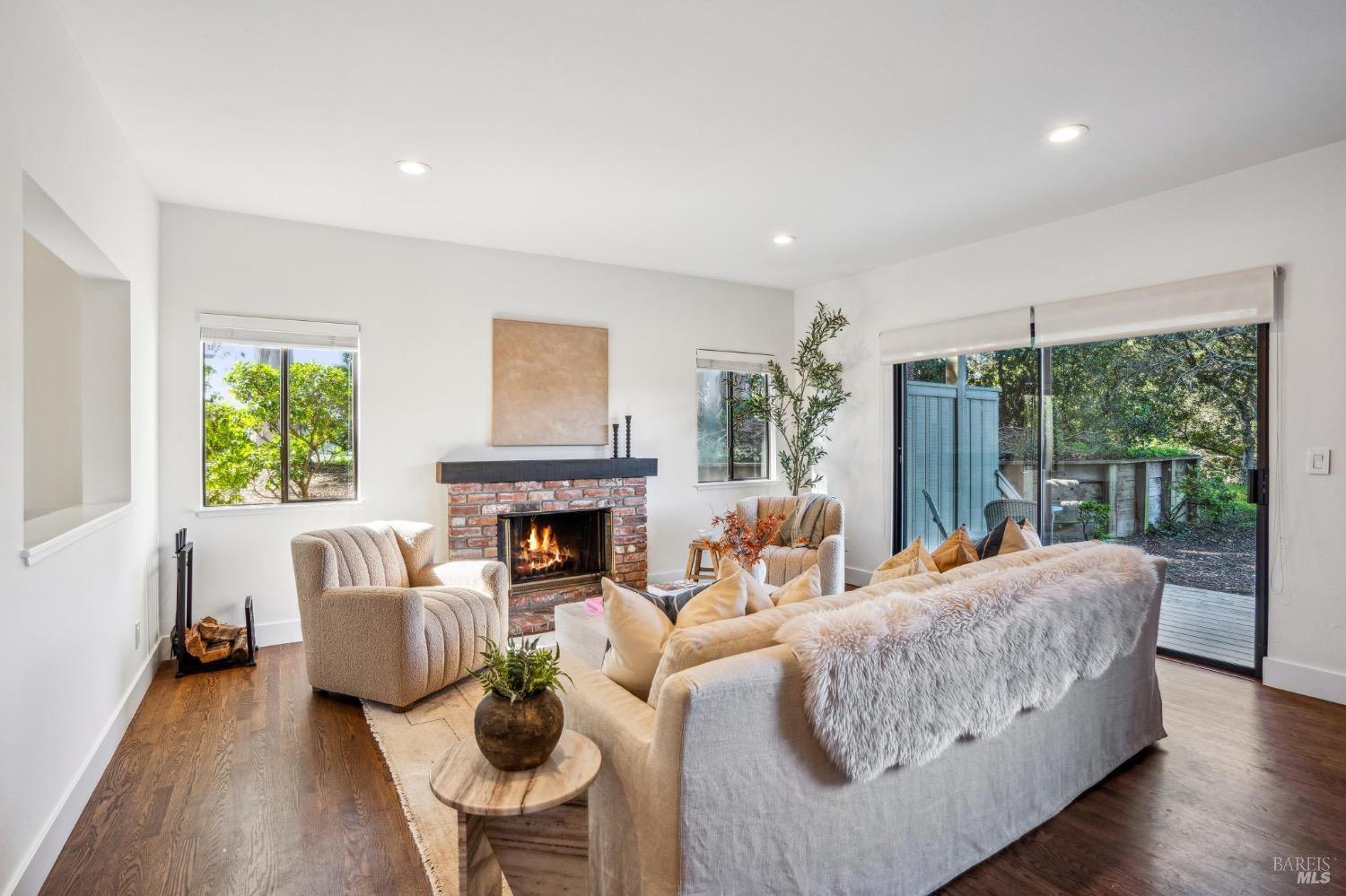 84 Eucalyptus Knoll St