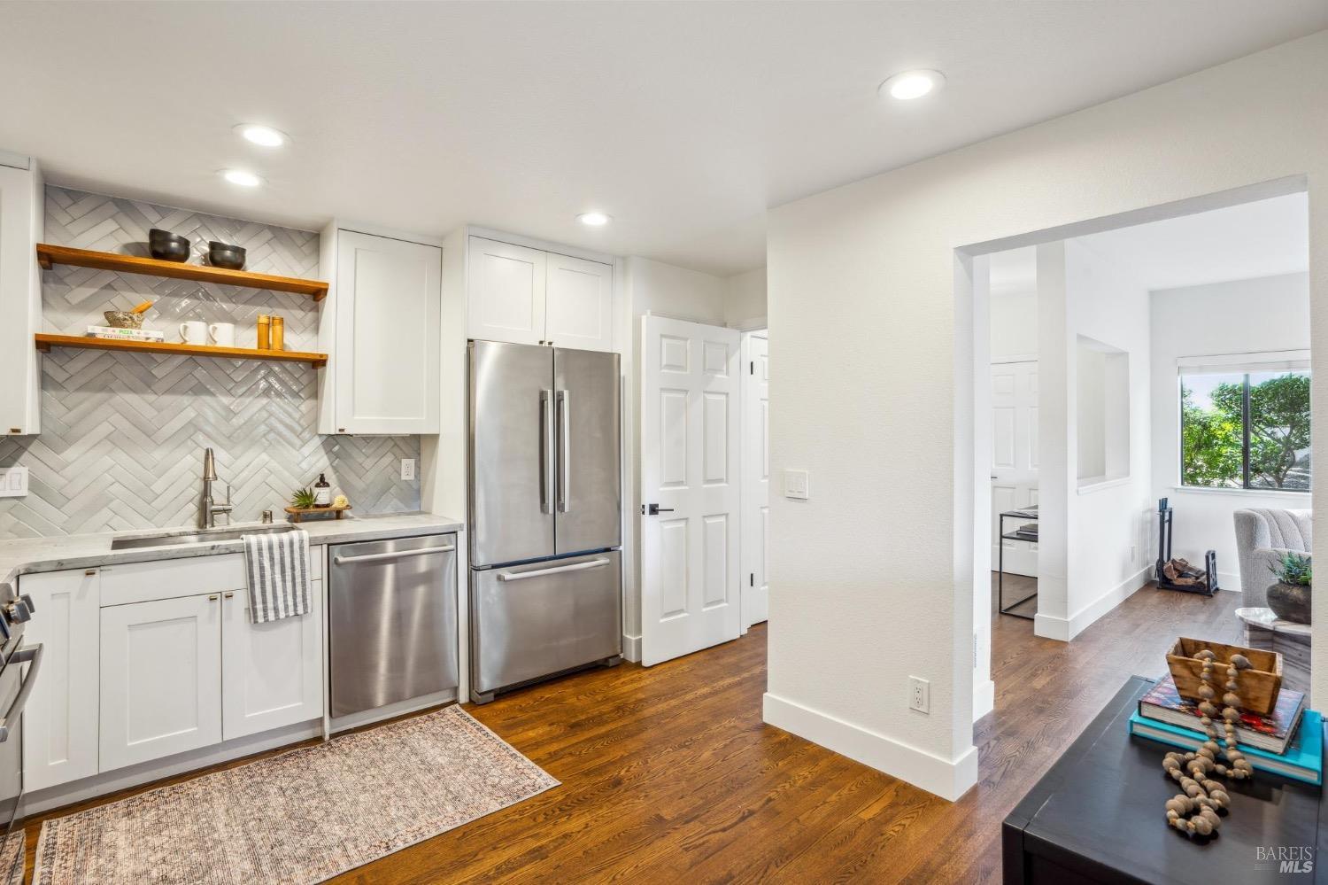 84 Eucalyptus Knoll St