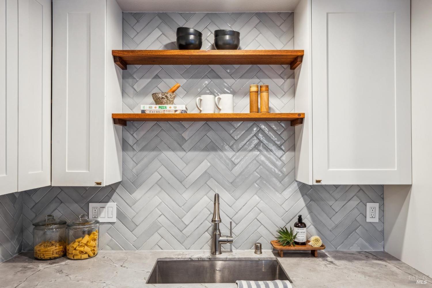 84 Eucalyptus Knoll St