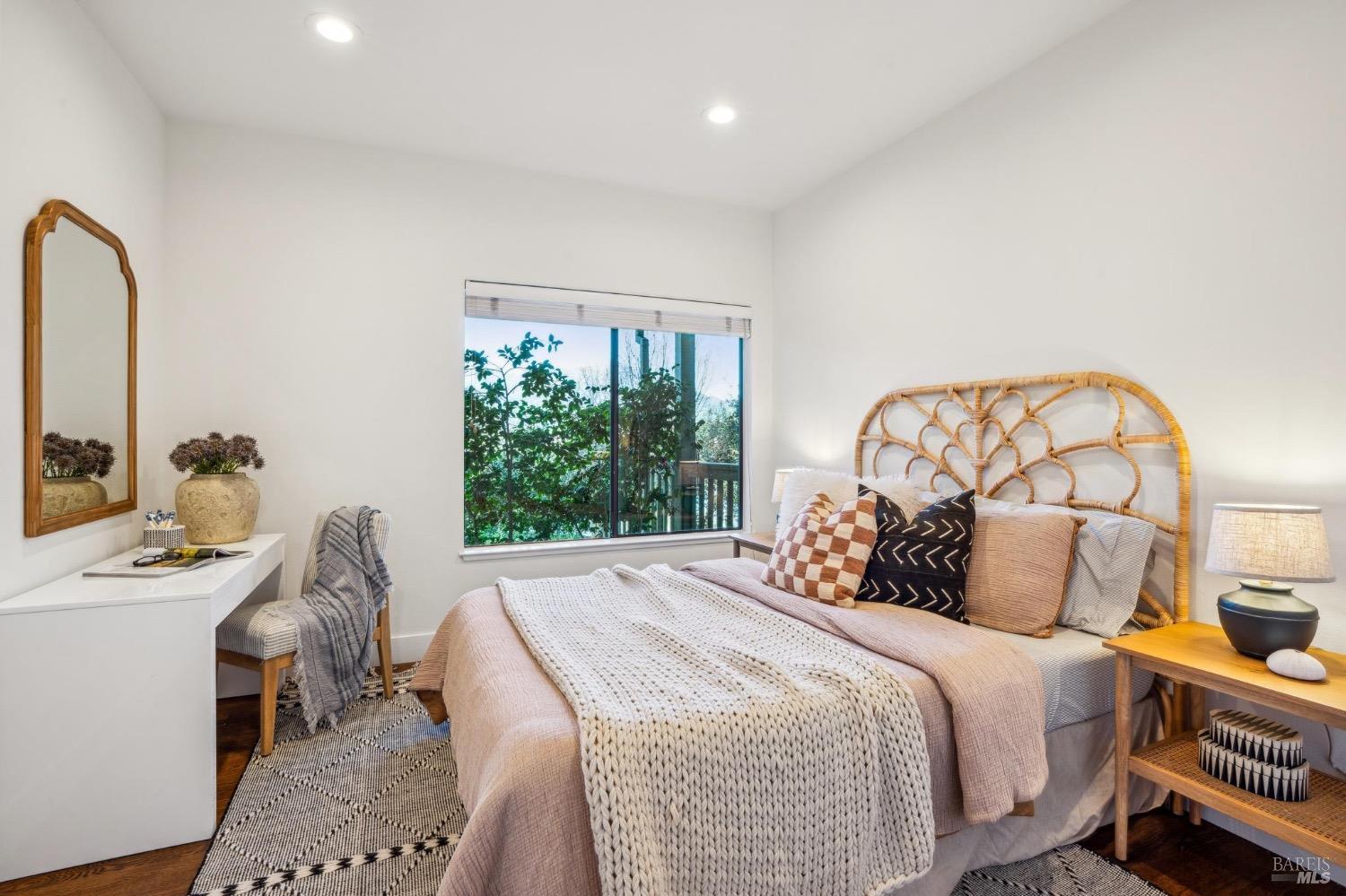 84 Eucalyptus Knoll St