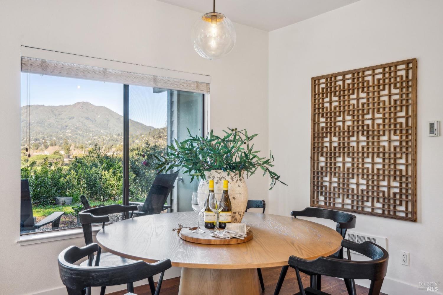 84 Eucalyptus Knoll St