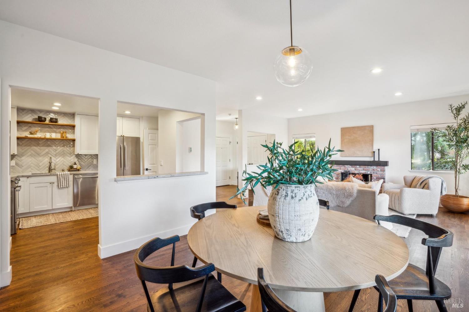 84 Eucalyptus Knoll St