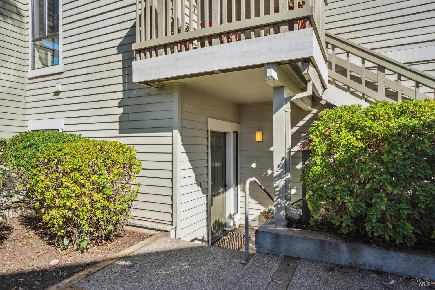 84 Eucalyptus Knoll St