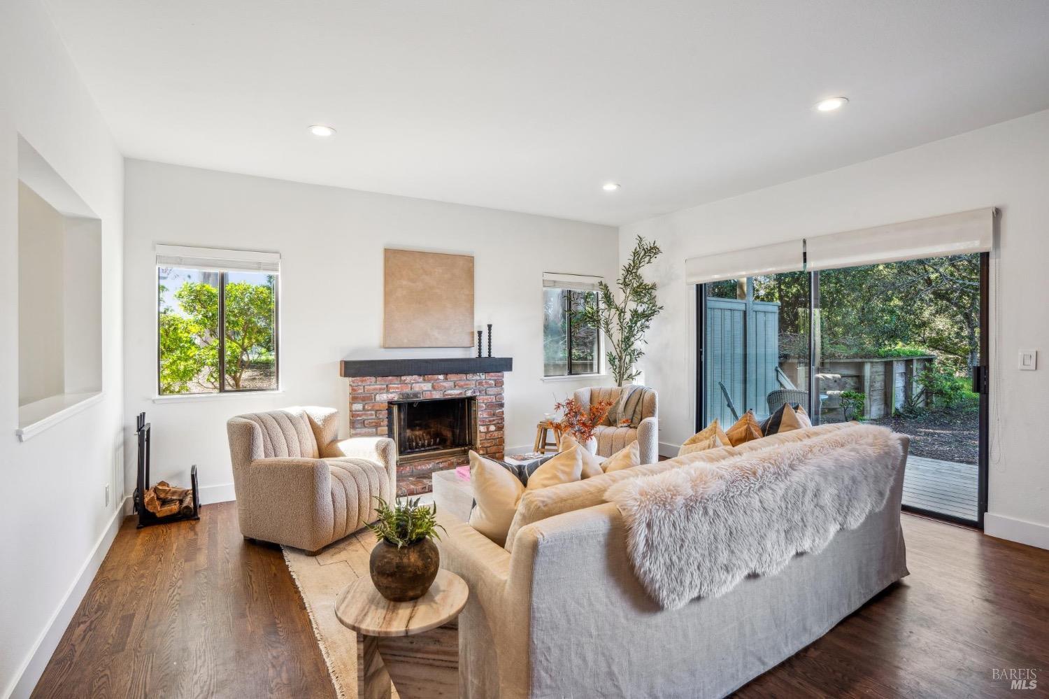 84 Eucalyptus Knoll St