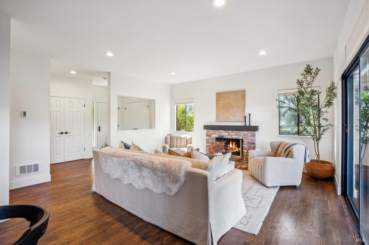 84 Eucalyptus Knoll St