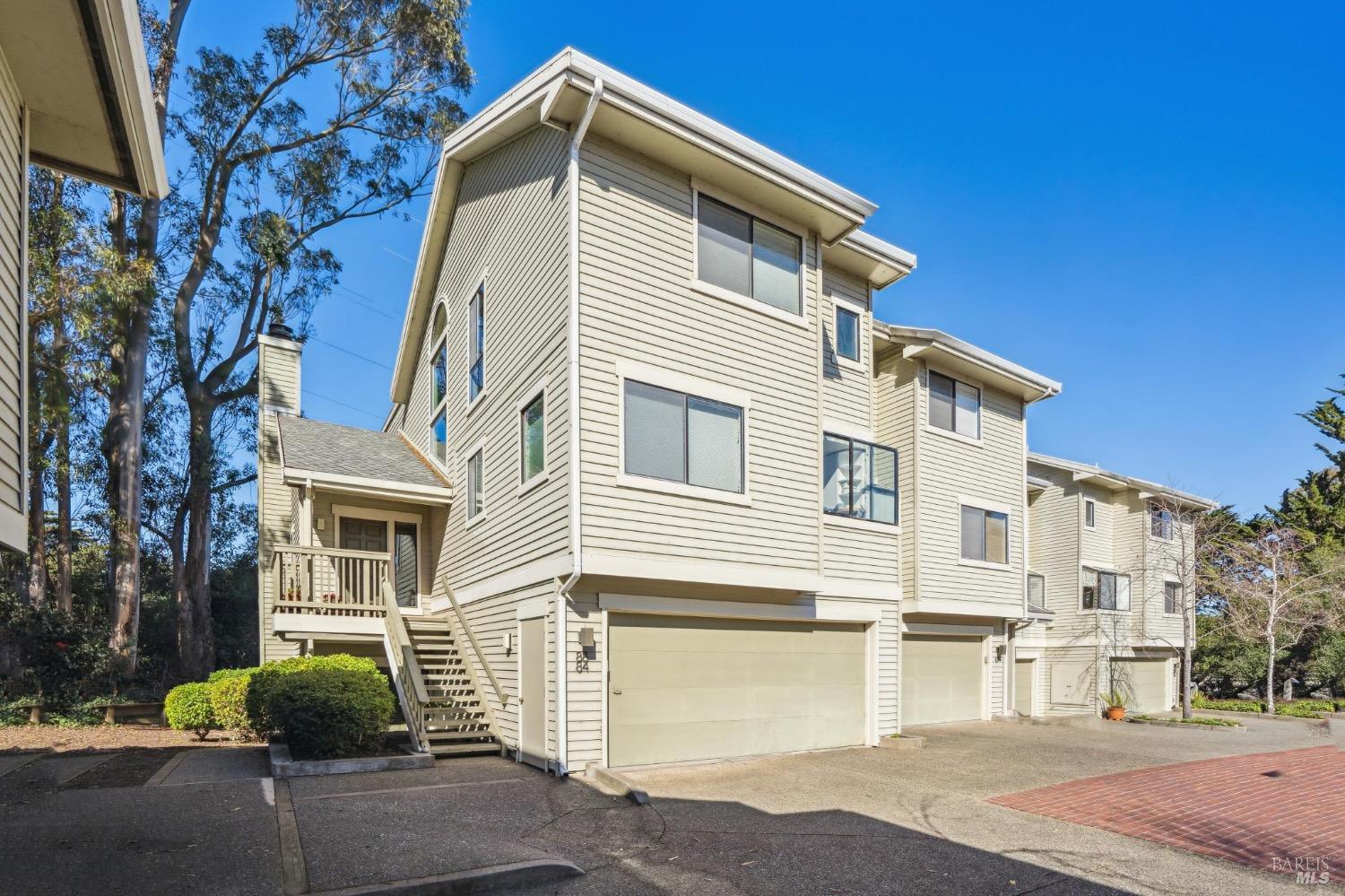 84 Eucalyptus Knoll St