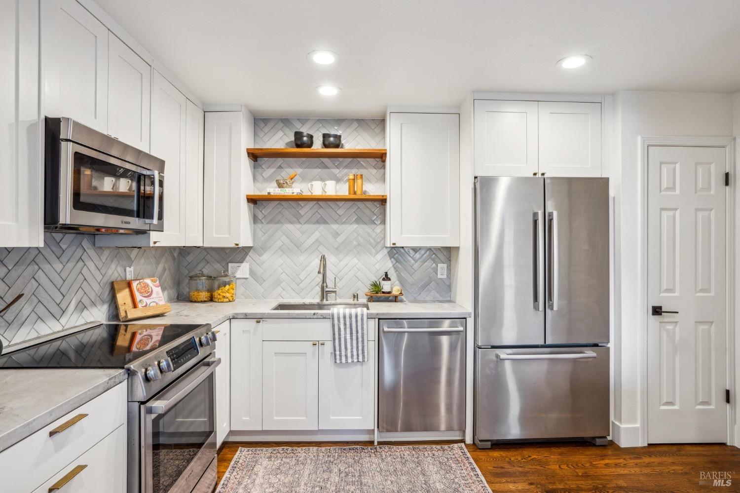 84 Eucalyptus Knoll St