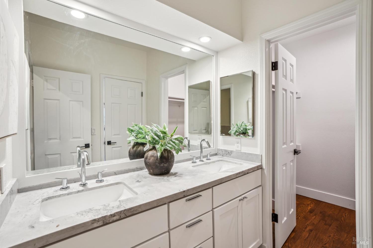 84 Eucalyptus Knoll St