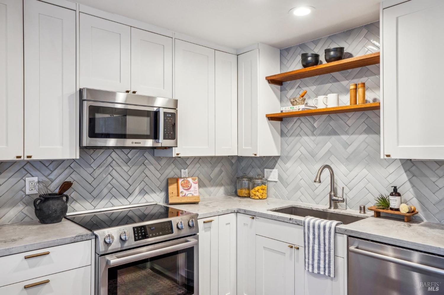 84 Eucalyptus Knoll St