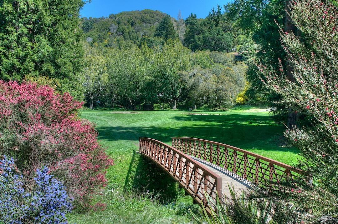 84 Eucalyptus Knoll St