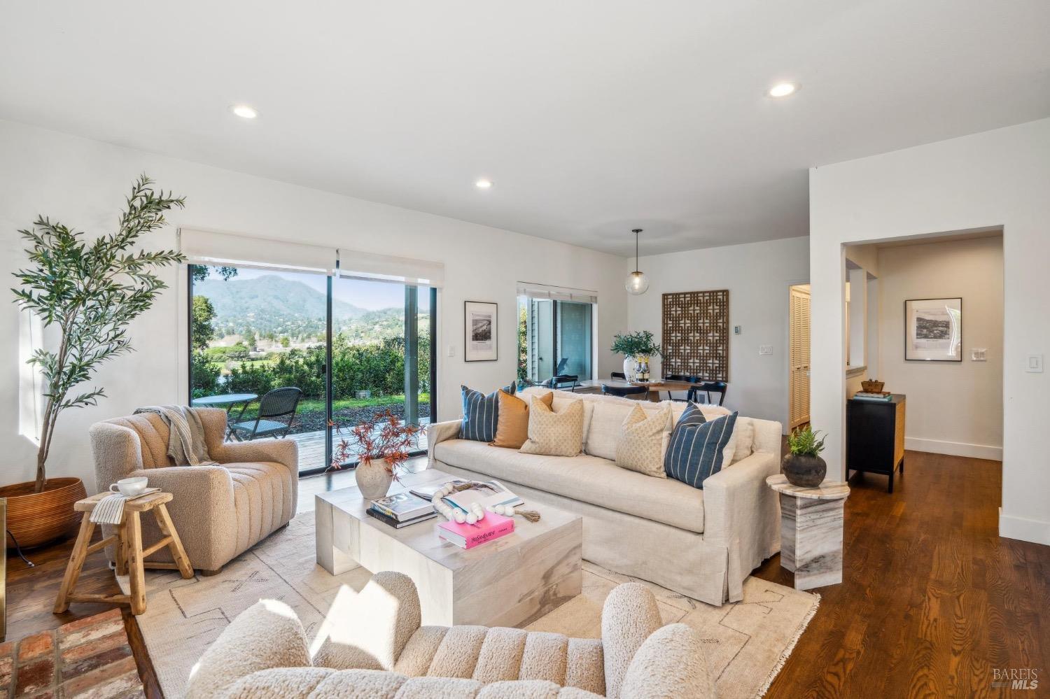 84 Eucalyptus Knoll St