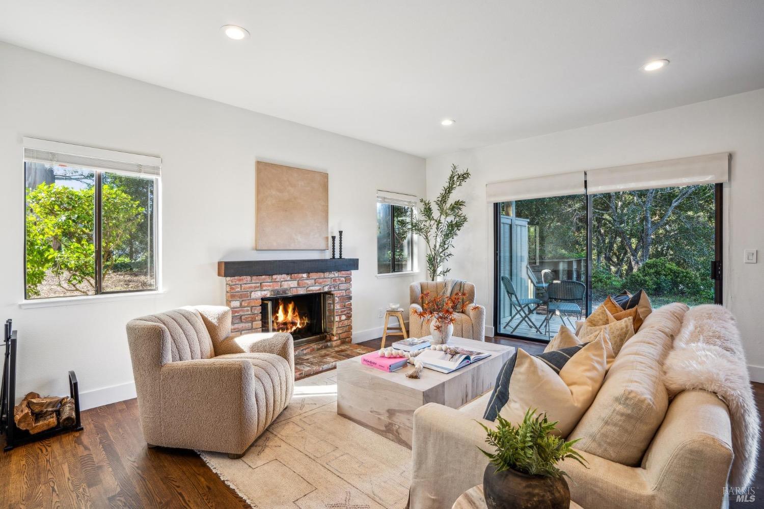 84 Eucalyptus Knoll St