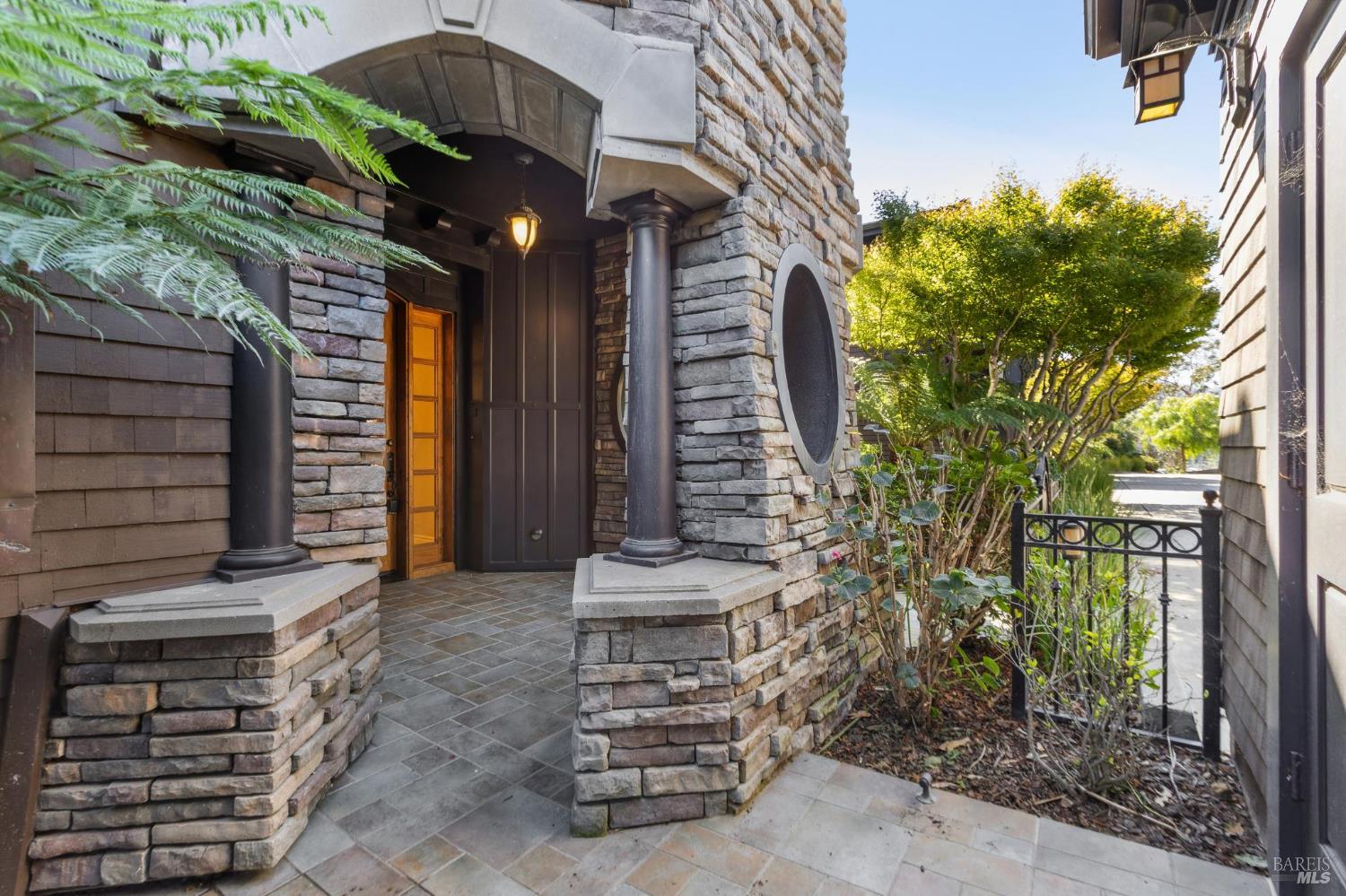 30 De Silva Island Drive