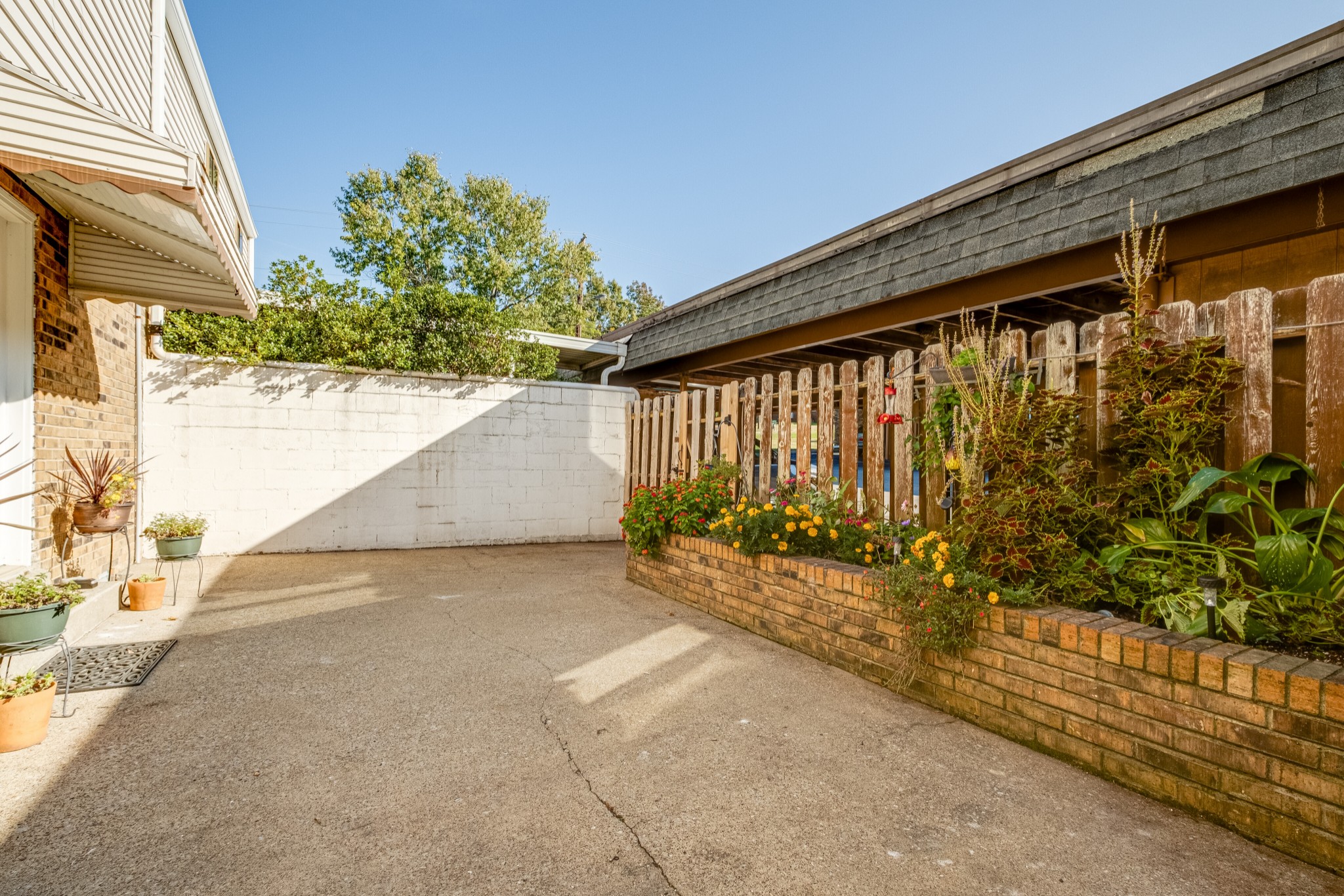 166 Lake Chateau Dr Unit: # J3