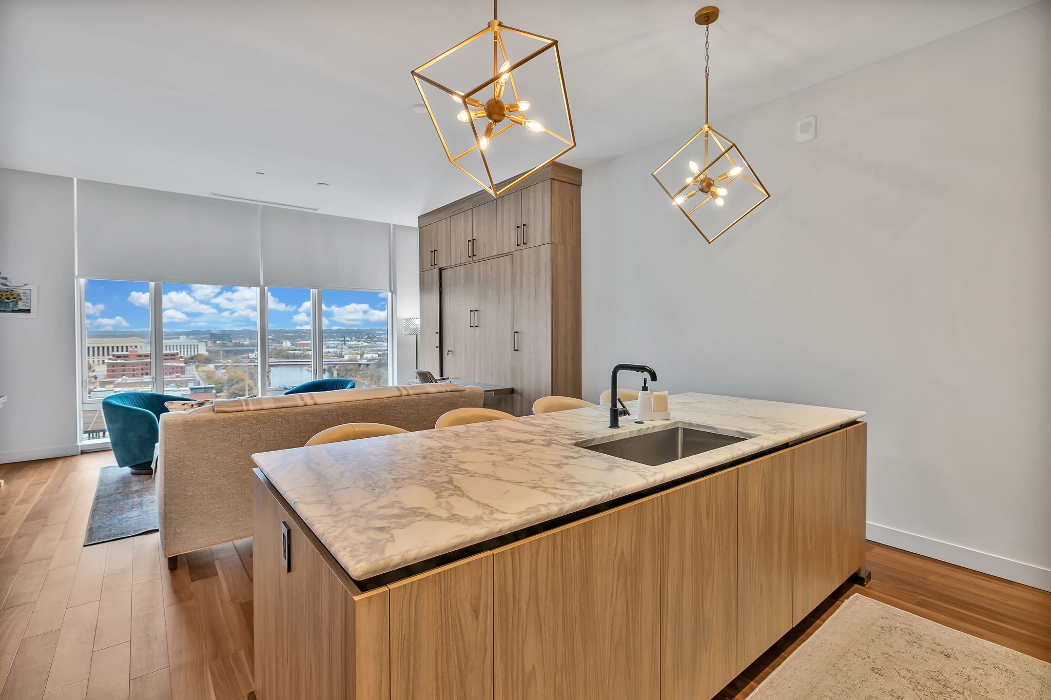 160 2nd Ave, N Unit: 1603