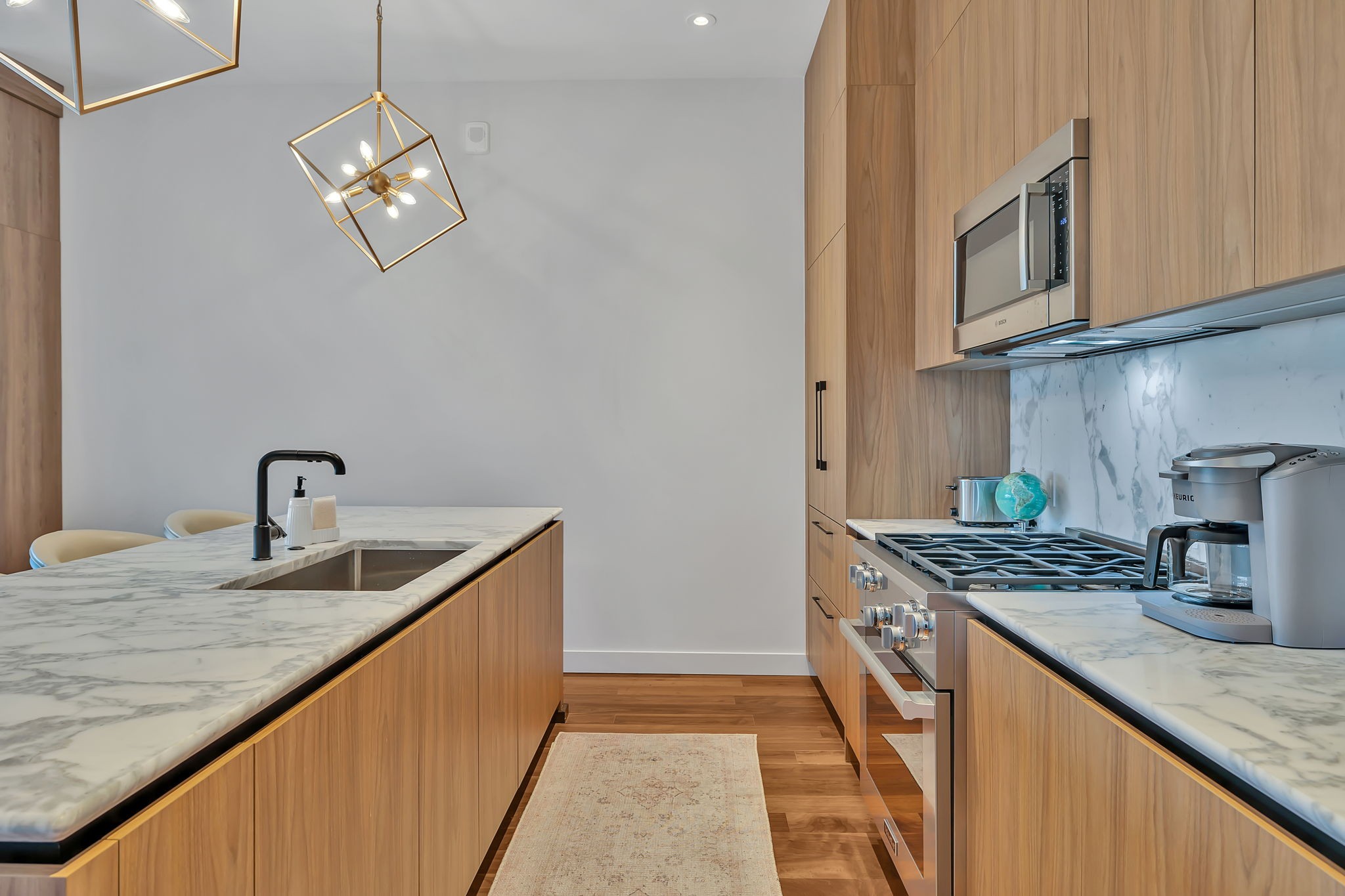 160 2nd Ave, N Unit: 1603