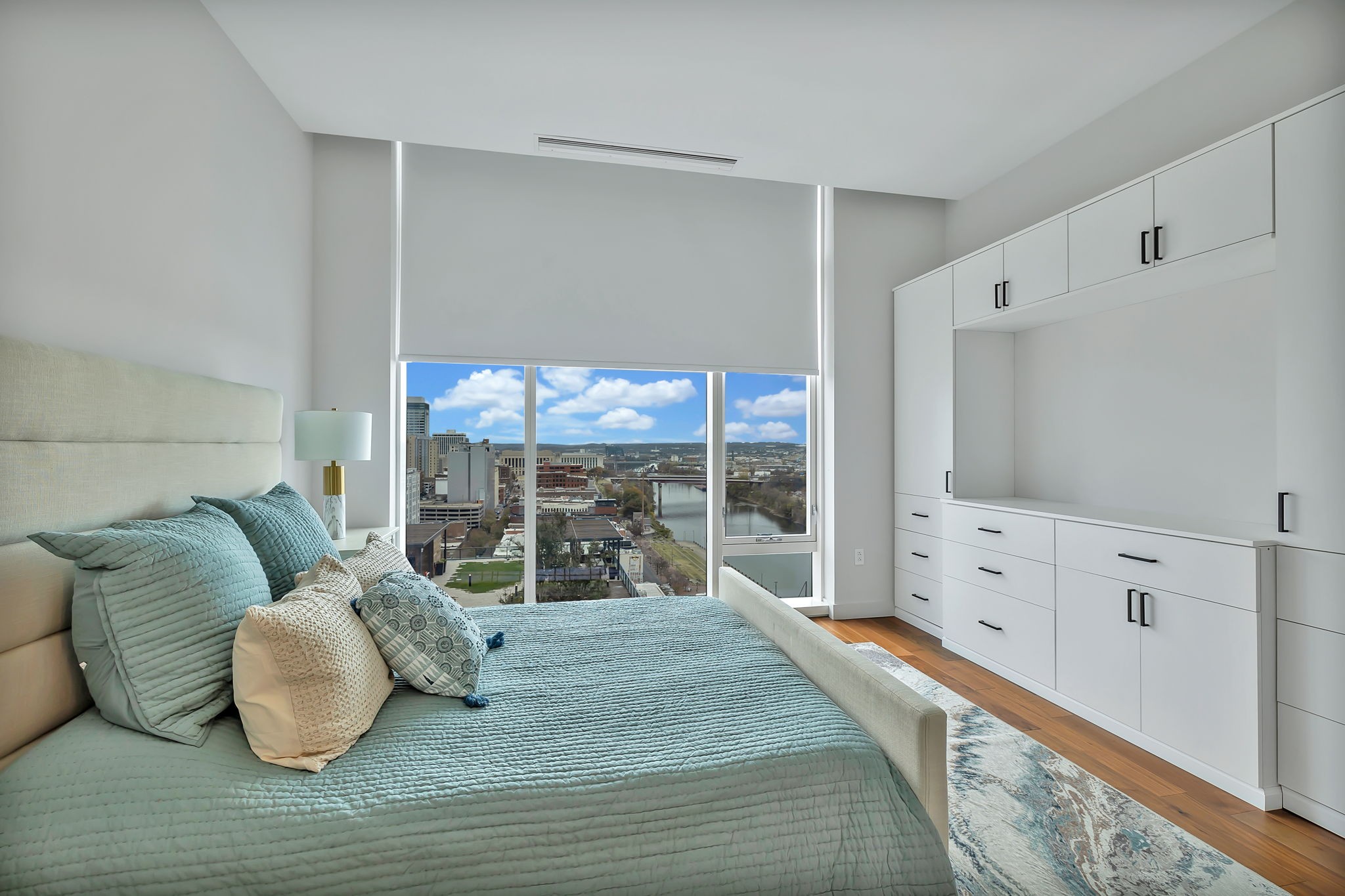 160 2nd Ave, N Unit: 1603