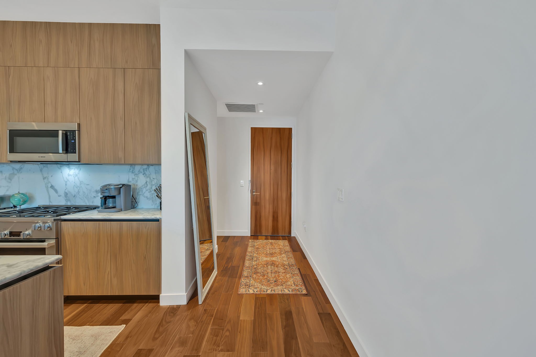 160 2nd Ave, N Unit: 1603