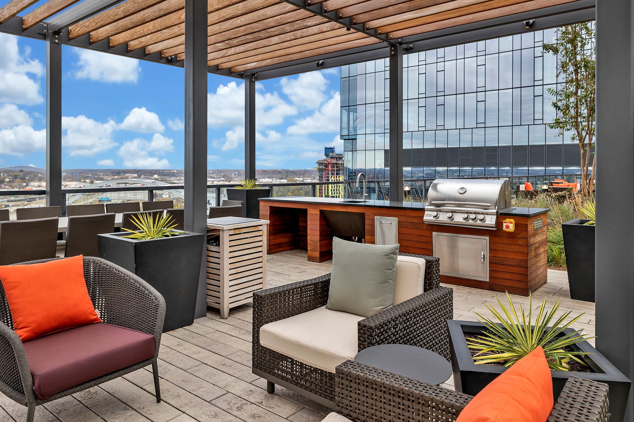 160 2nd Ave, N Unit: 1603