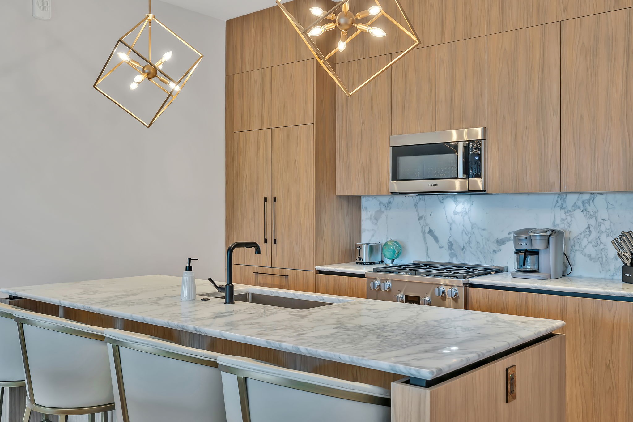 160 2nd Ave, N Unit: 1603