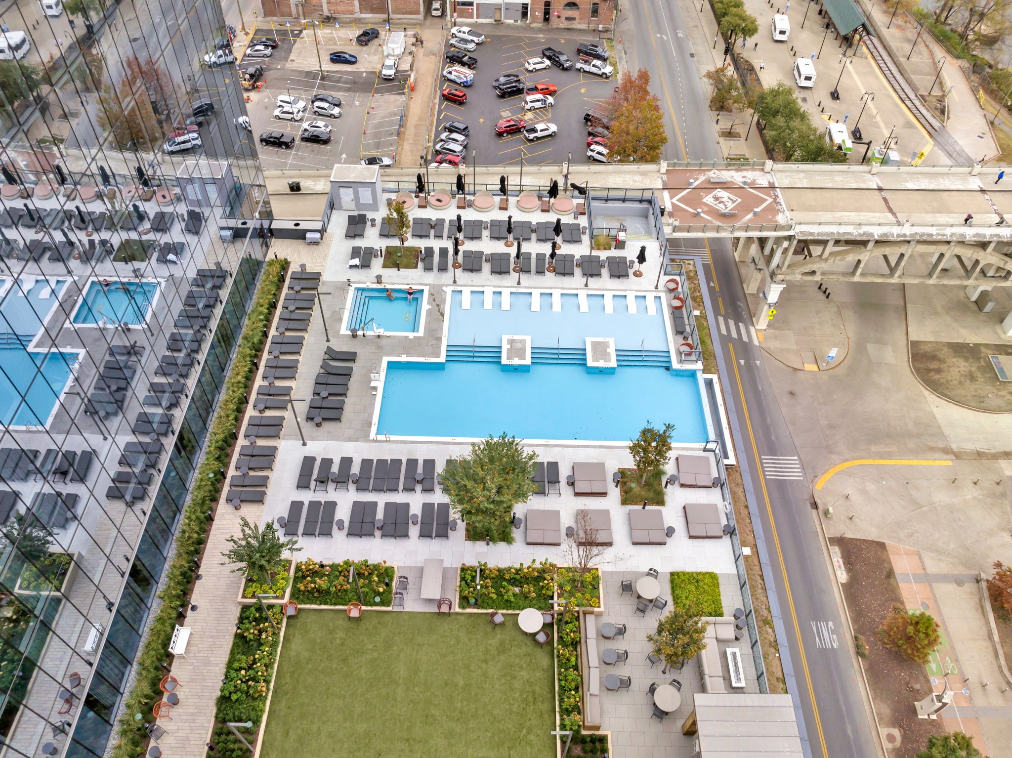 160 2nd Ave, N Unit: 1603