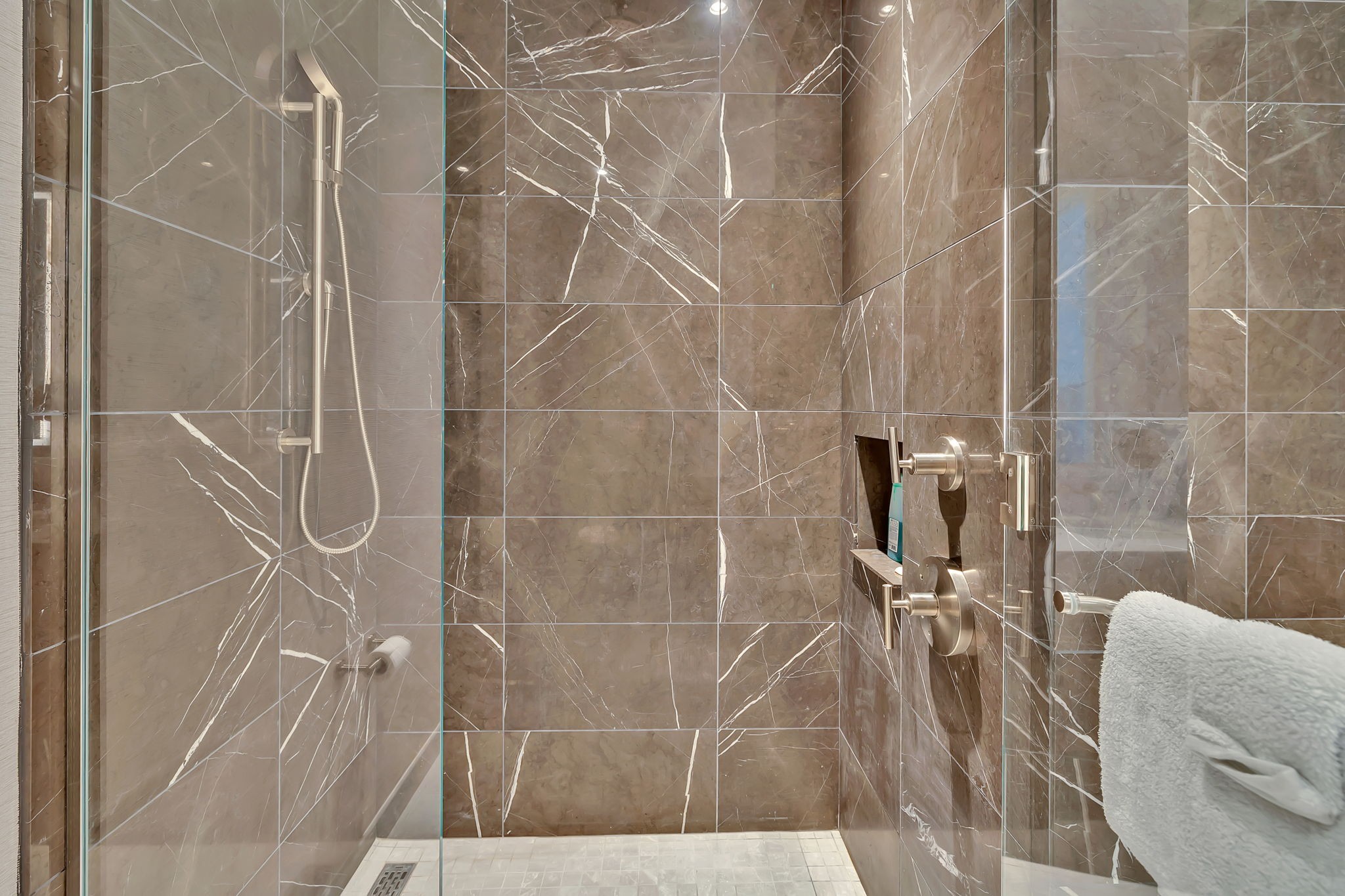 160 2nd Ave, N Unit: 1603