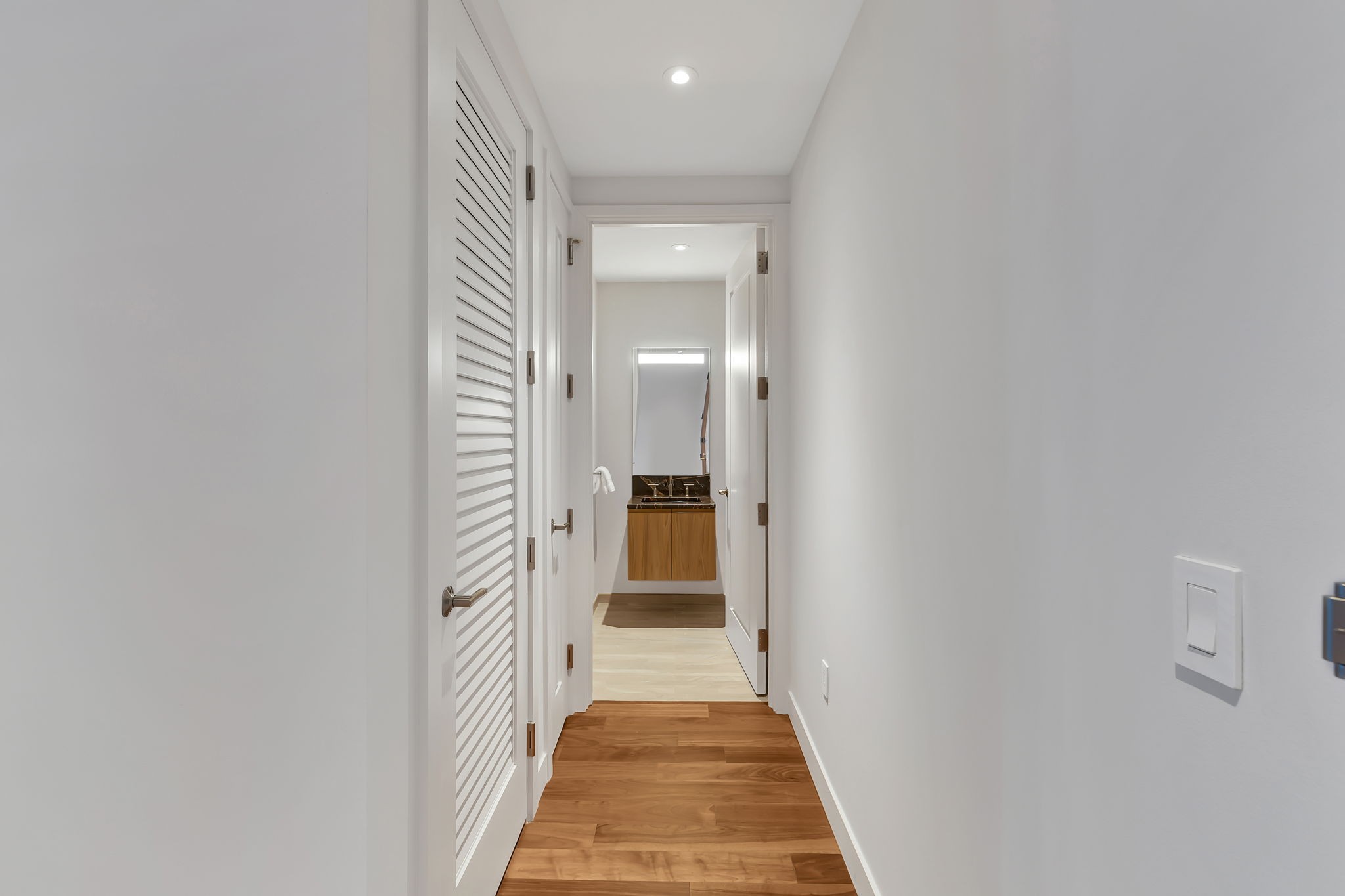 160 2nd Ave, N Unit: 1603