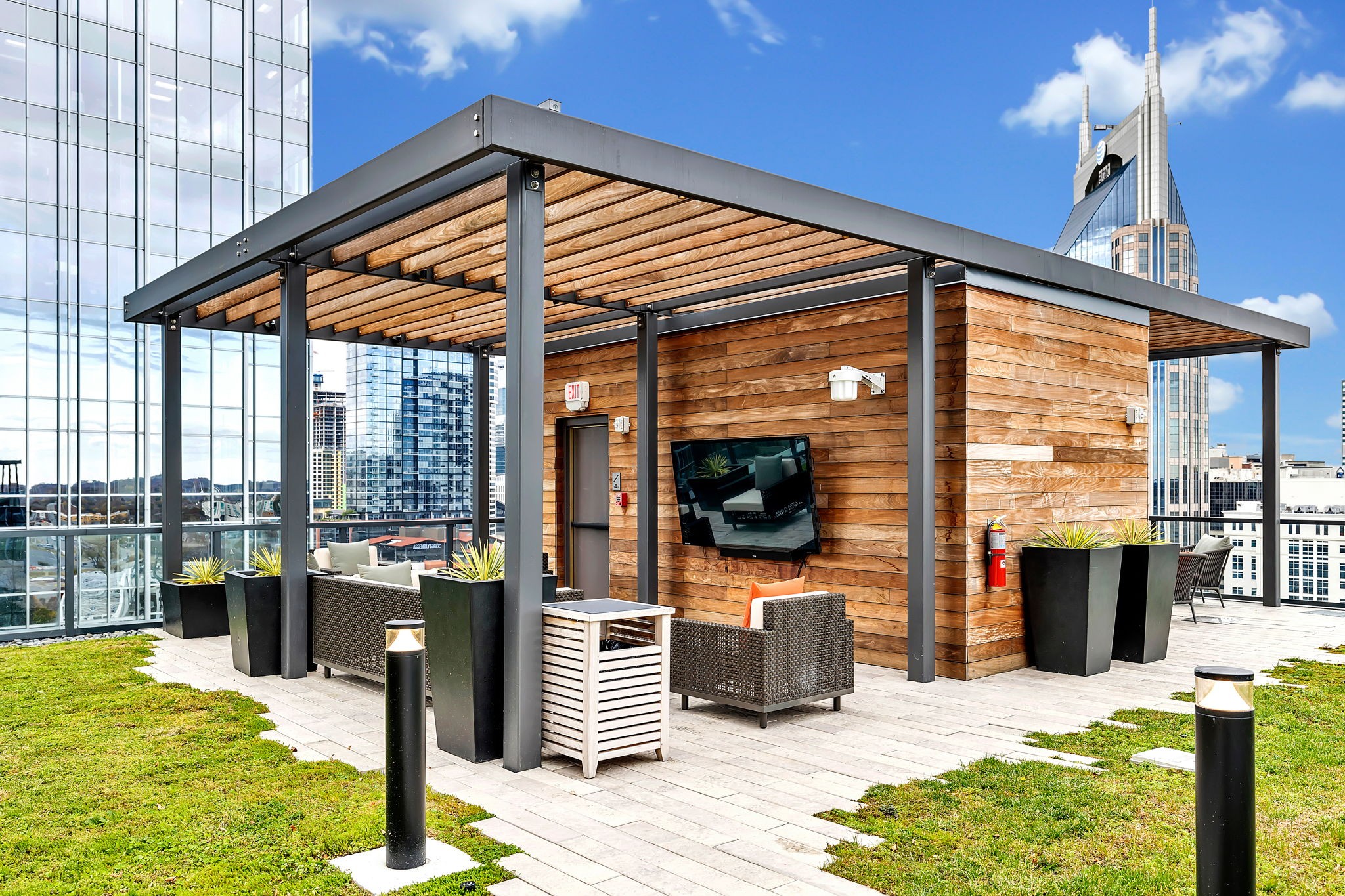 160 2nd Ave, N Unit: 1603