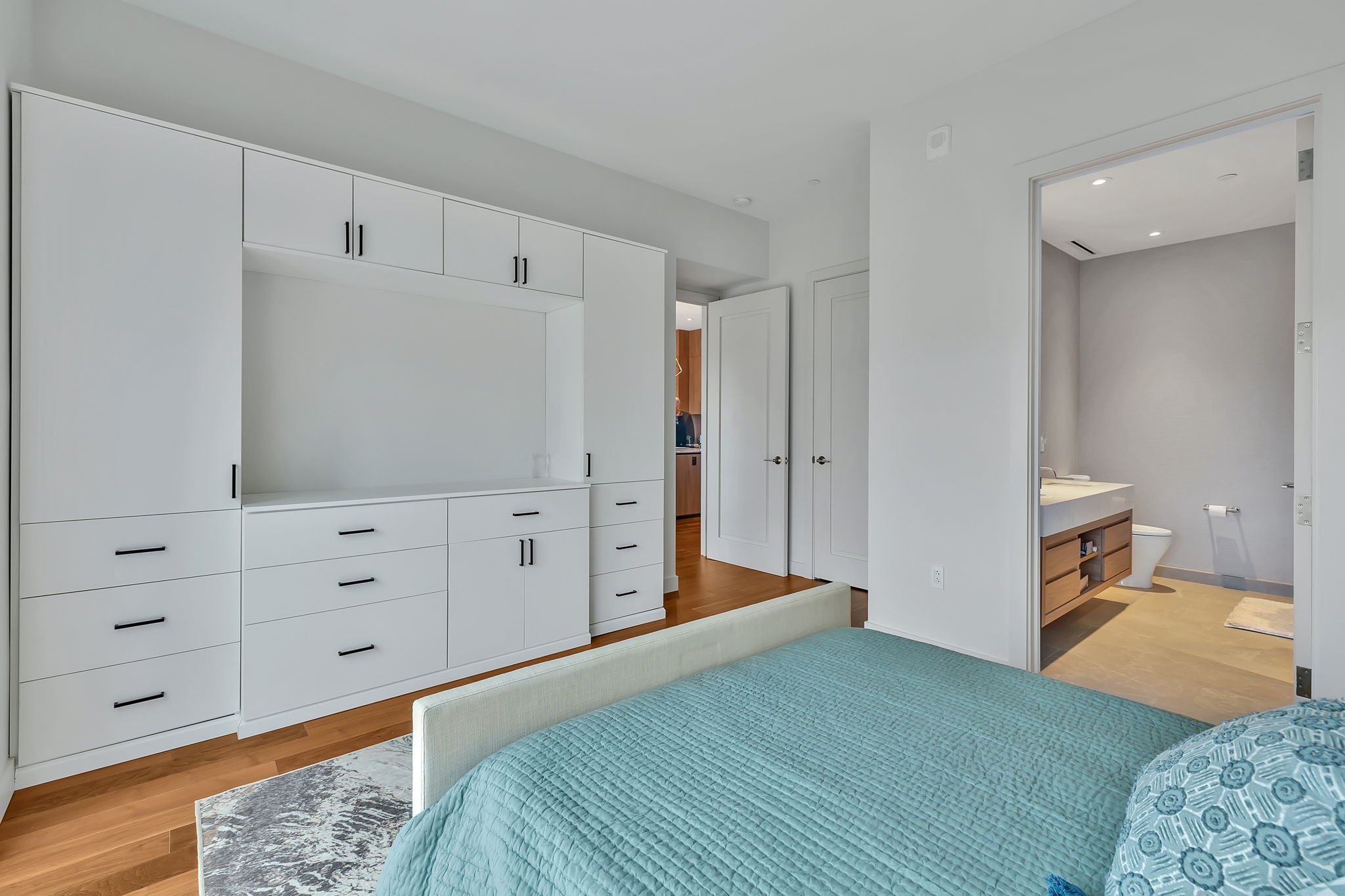 160 2nd Ave, N Unit: 1603