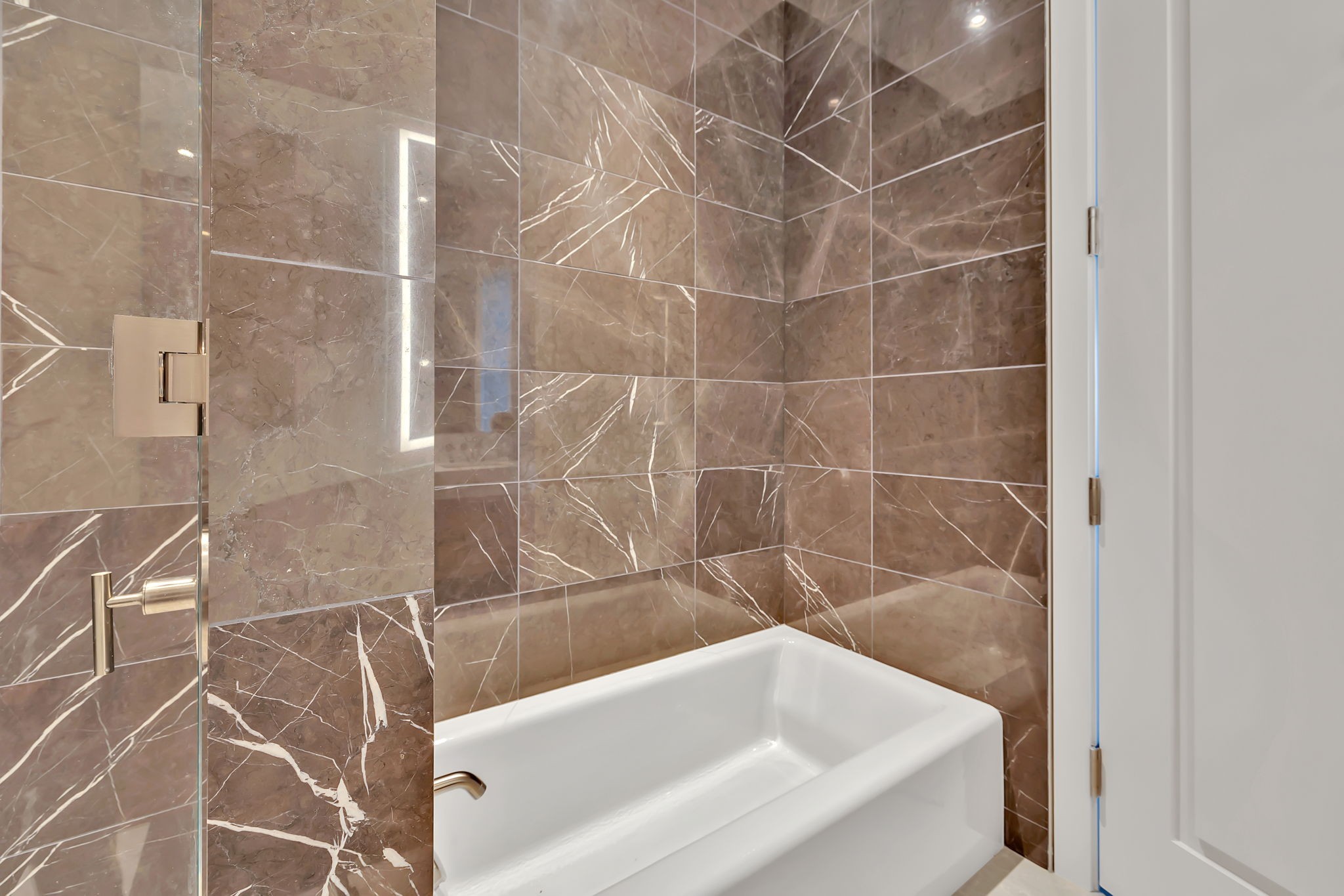 160 2nd Ave, N Unit: 1603