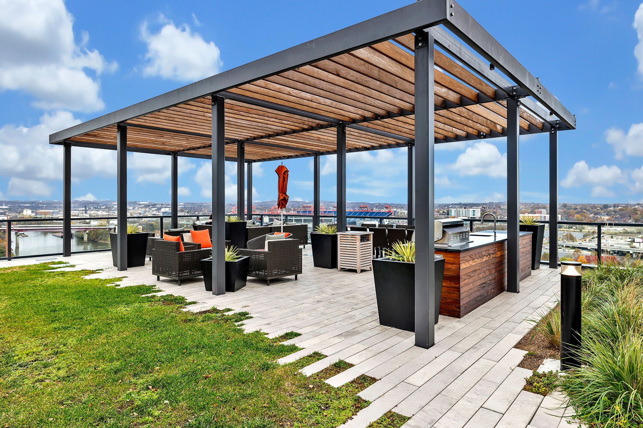 160 2nd Ave, N Unit: 1603